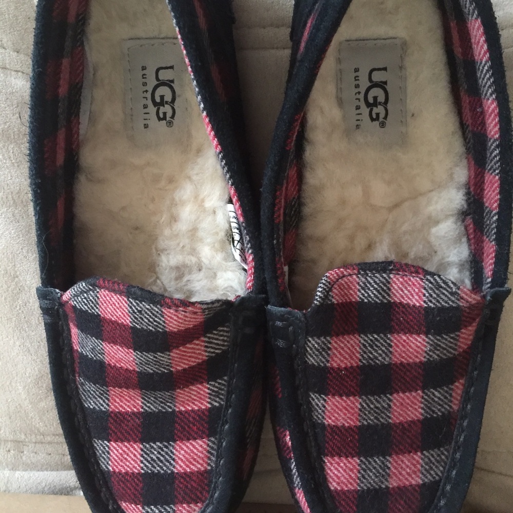 UGG Lasso Red & Black Plaid Moccasins Slippers - Women's 6, Kids 4